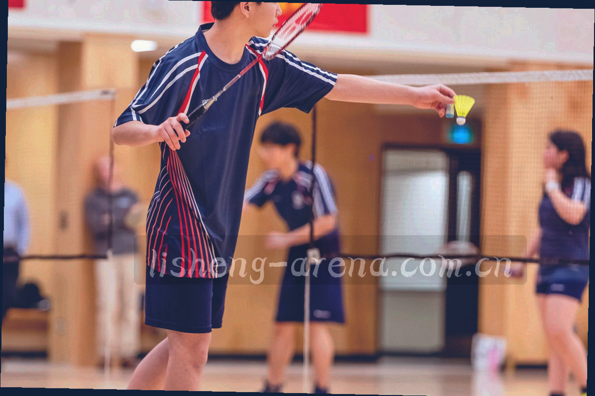 深色背景上的抽象表格线与刻度纹理，无文字、无人物、无品牌标识